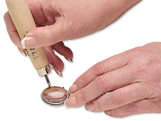 hands showing how to use the bezel roller 